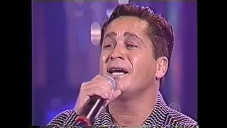 Domingão do Faustão | Leonardo canta "Cumade e Cumpade" no palco em 28/02/1999
