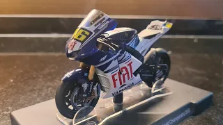 altaya - leo models 1/18 yamaha yzr-m1 Valentino Rossi 2007 world champion moto gp diecast model car