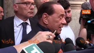 Berlusconi: "Non ricordo situazioni così oscene di Governo nel passato"