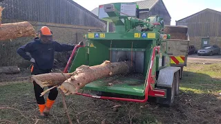 Bandit Intimidator 2021 12XP 120hp Cat Wood Chipper, Real Life Unedited Video