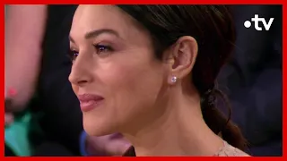 Mathieu Madénian charmé par la beauté de Monica Bellucci - Vivement Dimanche 5 mars 2023