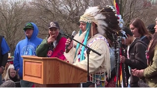 Native Americans march on White House over Dakota pipeline