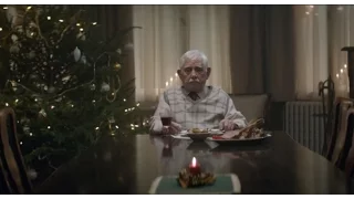 Original spot de anciano que finge su muerte para reunir a su familia en Navidad