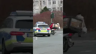 [Beinah Unfall] FUSTW der Autobahnpolizei baut fasst ein #Unfall mit dem Roller #auto