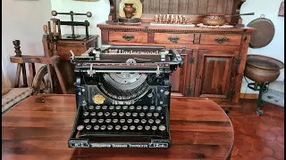 The extraordinary nature of banality: old typewriter Underwood 5 (1912) - (video N° 76)