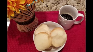 Quick Brazilian Cheese Bread Recipe (Pao de queijo  rapido e facil)