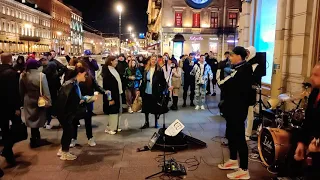 JONY - "Комета", кавер группа "Айдахо" выступает на Невском проспекте в Санкт-Петербурге...