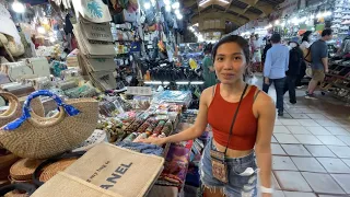 Donating  Over 2.000.000 Dong And Shopping At Ben Thanh Market Saigon.
