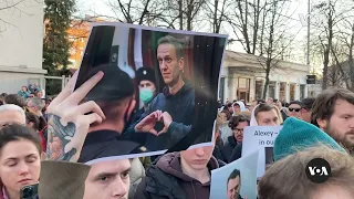 Crowds in Belgrade Mourn Alexey Navalny | VOA News