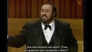 Luciano Pavarotti recuerda momentos embarazosos en el escenario (subtitulado en español)