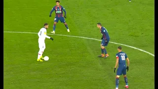 Neymar Just Loves to Make Defenders Look Stupid