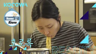 Hwasa eats a HUGE bowl of ramen to prepare for the vaccine 👀 [Home Alone Ep 420]