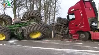 Spectaculair ongeval met vrachtwagen en tracktor op de Expresweg.