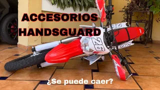 Accesorios a la moto HANDSGUARD  y números deportivos (DEFENDER 150)