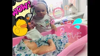 Первое купание Элис🛁🛁🛁   Купание куклы реборн.  Видео с куклой!