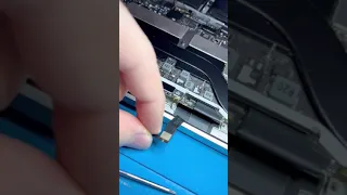 MacBook A1707 Display Cuts Out “Flex Gate” Full Repair