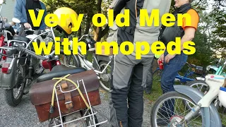 Very Old Men With Mopeds. Mycket Mogna Män Med Mopeder.