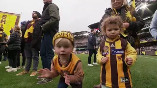 Jack running through the banner, Hawthorn v Collingwood, 5 June 2022