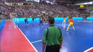 Барселона играет в мини футбол Pep Guardiola vs Tito Vilanova