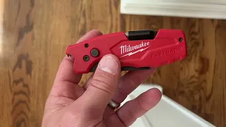 Changing to the Spare Blade in a Milwaukee 6-in-1 Fastback Folding Utility Knife