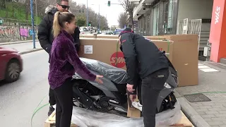 unboxing the new SYM JET 14 scooter 2022