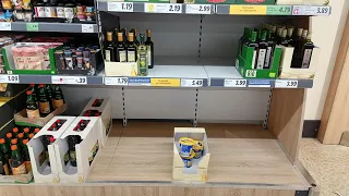 В ГЕРМАНИИ СКУПАЮТ ПРОДУКТЫ. Непонятный ажиотаж??? Супермаркет Лидл.