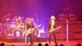 ZZ Top (live): Waitin' for the Bus /Jesus Just Left Chicago