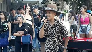 ESSE GAROTINHO SIMPÁTICO🤩FAZ UMA FESTA NESSE SHOW DE RUA