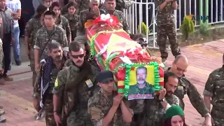 Homenaje de las milicias kurdas a Ramon Rull