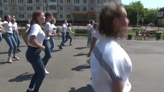 Молодежь города Нижнеудинска поздравляет нижнеудинцев с праздником!