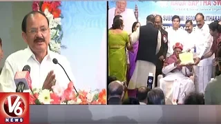 VP Venkaiah Presents Lifetime Achievement Award To Former Governor Rosaiah | V6 News