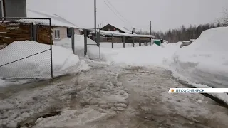 Енисейск и Лесосибирск засыпало снегом: жители опасаются подтопления с приходом тепла