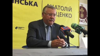 Анатолій Гриценко в Ужгородському прес-клубі