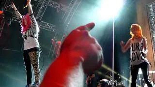 Paramore - Misery Business with @SWEparamore - Belsonic 2012 FRONT ROW