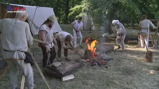 ODKRYWAJĄC TAJEMNICE PRZESZŁOŚCI