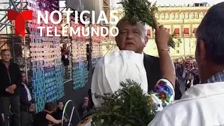 AMLO recibe el "Bastón de Mando" en un acto indígena | Noticias Telemundo