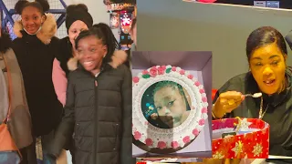 Mm Mamie BAMEKO S'amuse avec les enfants pendant  l'anniversaire de Plamedie