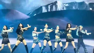 [FANCAM] 6-28-23 Twice (트와이스) World Tour Ready To Be - Chicago Day 1 - Set Me Free