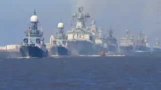 Parade in St. Petersburg - Hier zeigt Russland die Macht seiner Marine