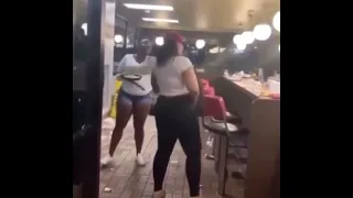 Group Of Diners Get Into Huge Food Fight Inside Waffle House