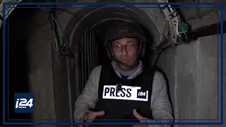 Matthias Inbar au cœur d'un tunnel à Gaza où des otages étaient détenus