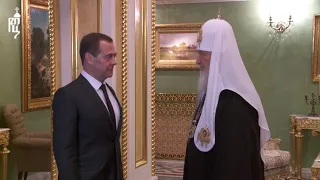 Д.А. Медведев поздравил Святейшего Патриарха Кирилла с днем рождения