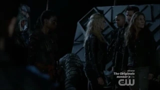 The 100 S2 Ep11 -  Clarke and Abby fight for power