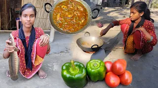 How santali POOR FAMILY GIRL cooking & eating SHOL FISH recipe with TOMATOES & CAPCICUM