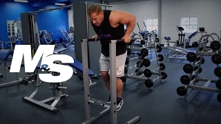 Jay Cutler's Training Tips: Dips Focusing On Triceps