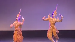 Danseuses Cambodgiennes au Musée GUIMET pour le film La Beauté du Geste