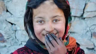 Почему в Таджикистане девушки почти не носят хиджаб в отличие от соседнего Афганистана