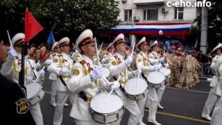 Первый военный парад в Симферополе