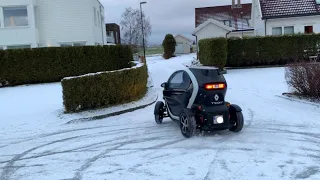 Twizy + Snow = Drifting