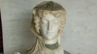 Restauración de un busto antiguo de tamaño natural tallado en marmol.